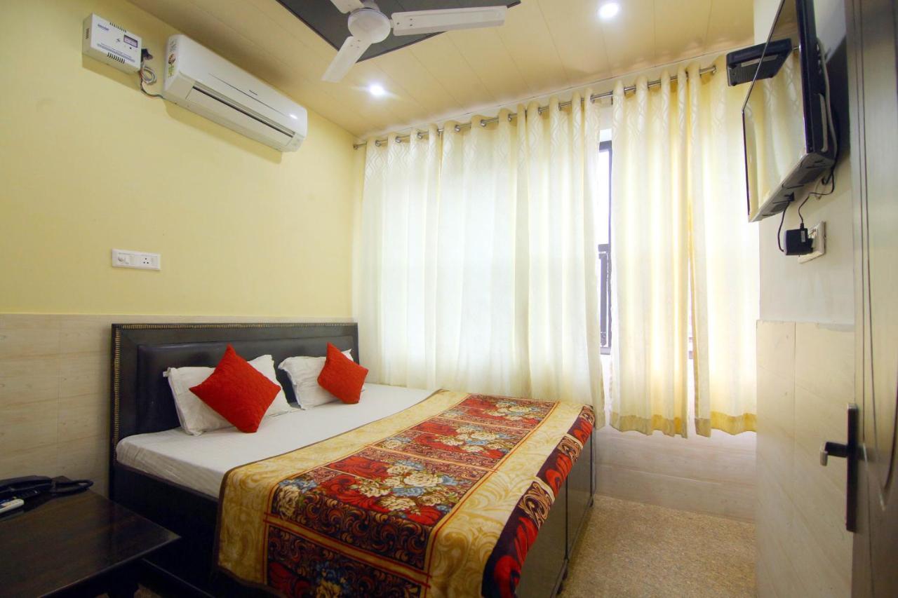 Hotel Amron45 Chandīgarh エクステリア 写真