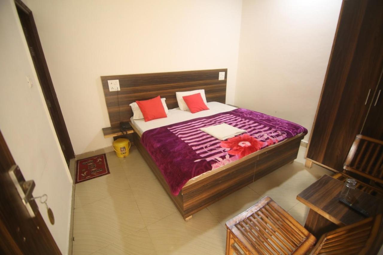 Hotel Amron45 Chandīgarh エクステリア 写真