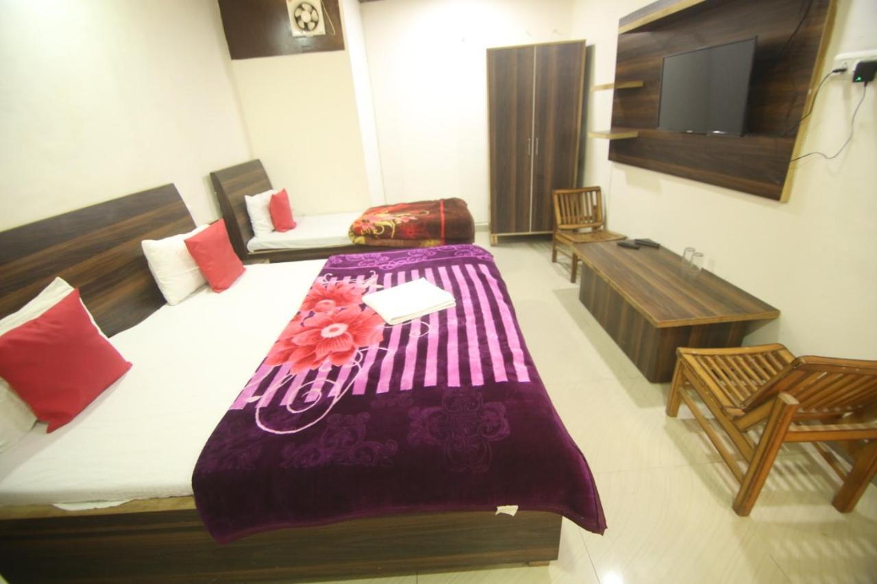 Hotel Amron45 Chandīgarh エクステリア 写真