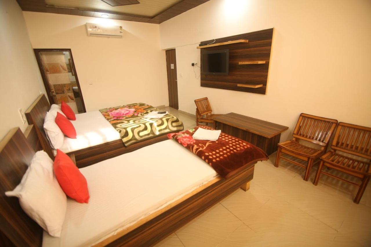 Hotel Amron45 Chandīgarh エクステリア 写真