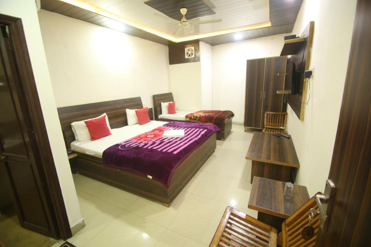 Hotel Amron45 Chandīgarh エクステリア 写真
