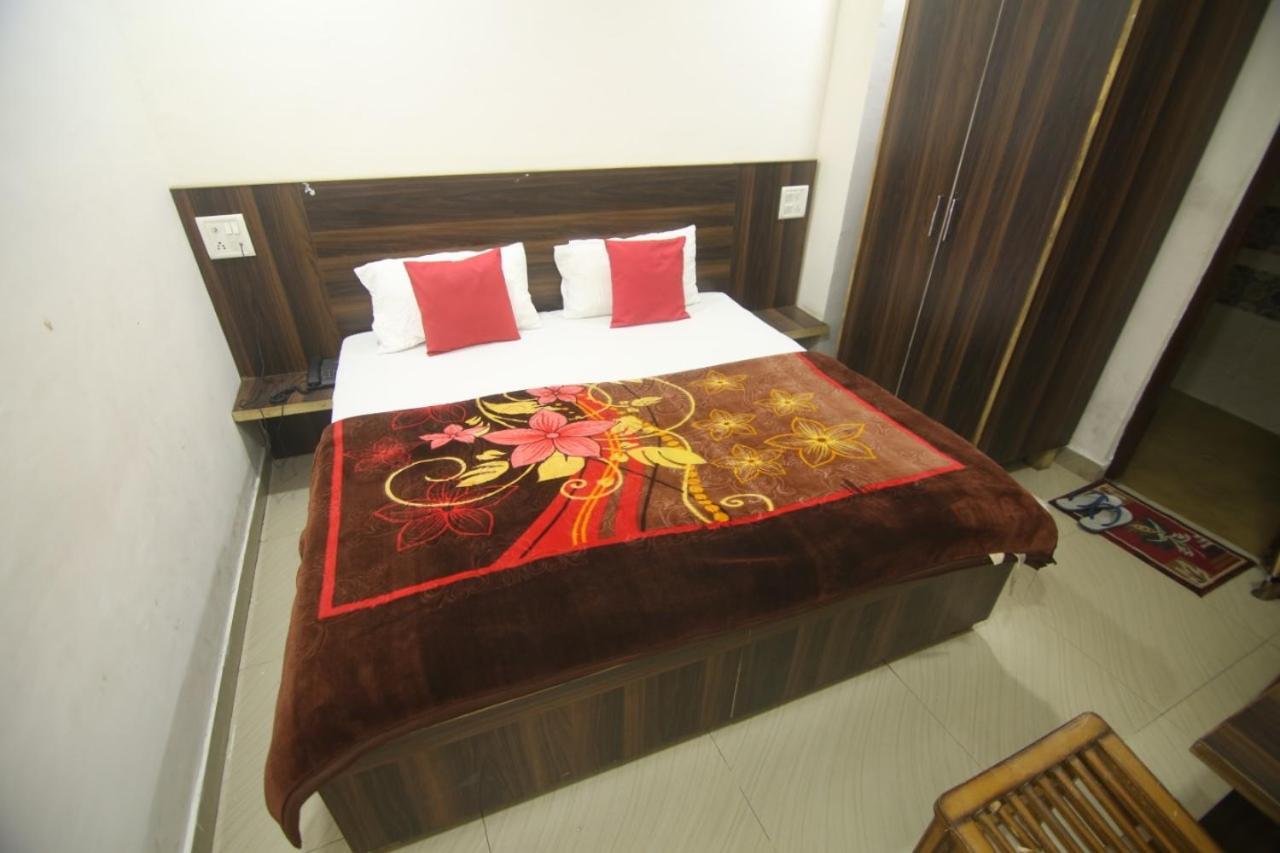 Hotel Amron45 Chandīgarh エクステリア 写真