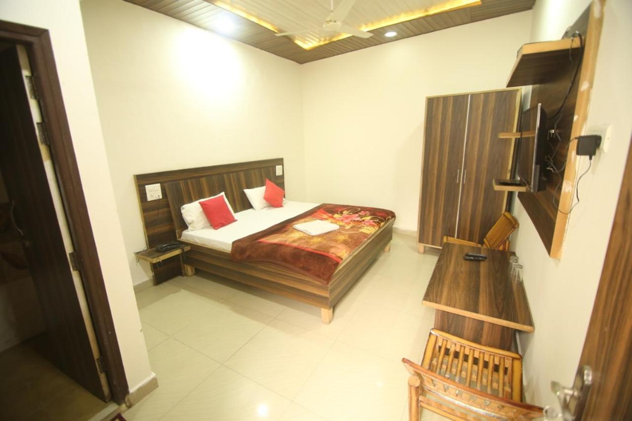Hotel Amron45 Chandīgarh エクステリア 写真