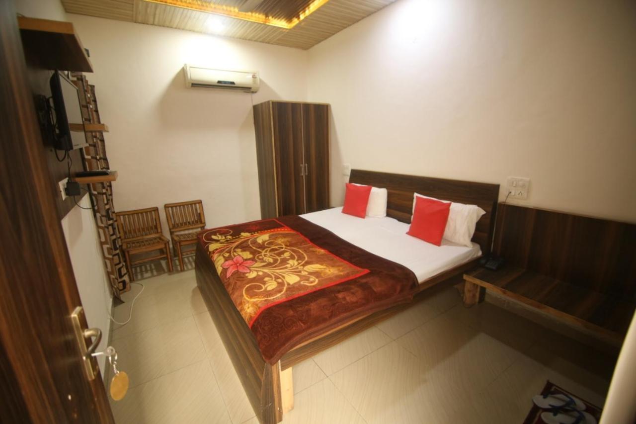Hotel Amron45 Chandīgarh エクステリア 写真