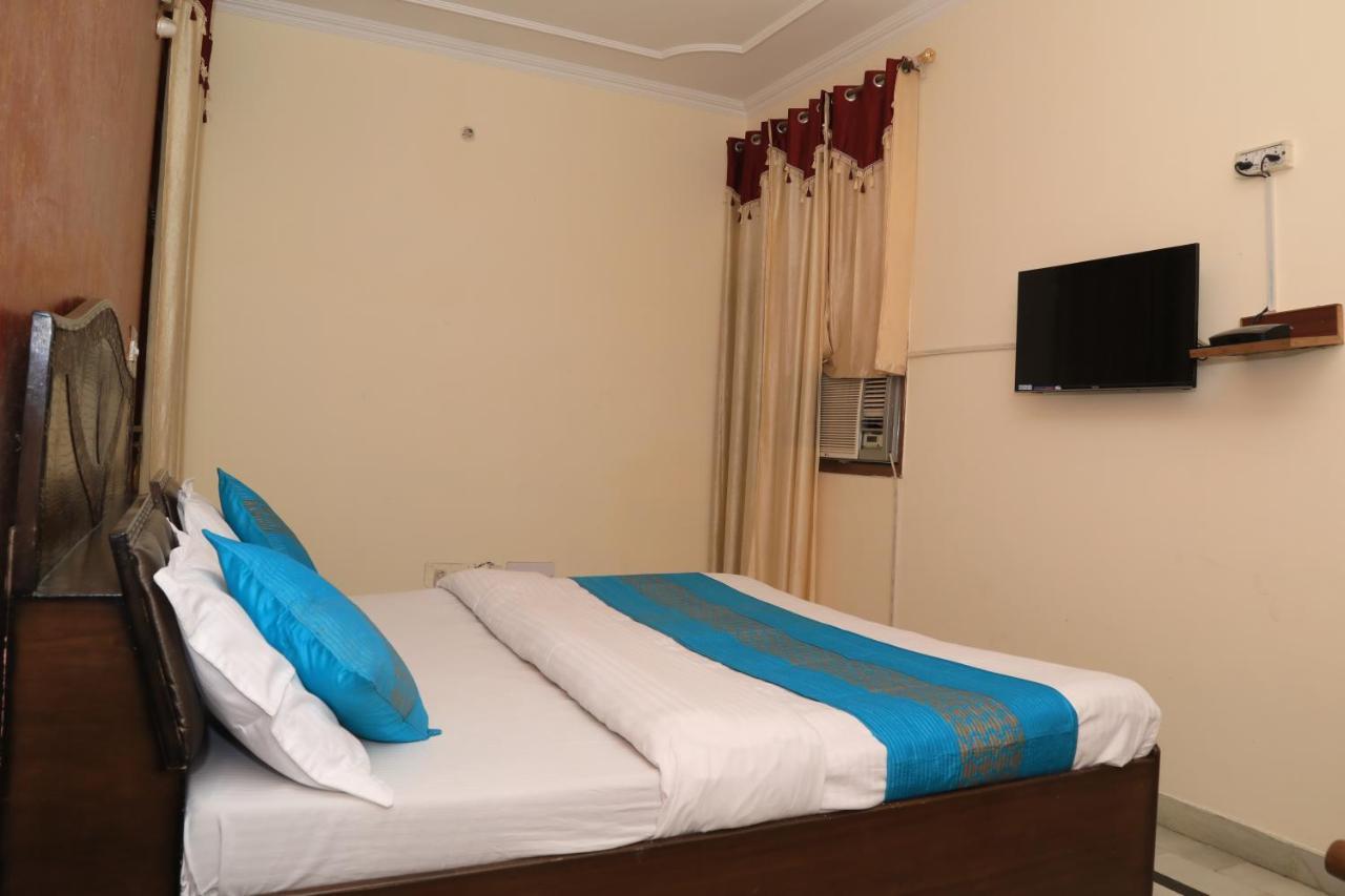 Hotel Amron45 Chandīgarh エクステリア 写真